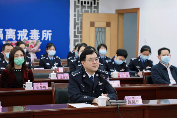 nEO_IMG_p3-陈旭东慰问司法行政系统女干警 致以节日问候和美好祝愿 .jpg
