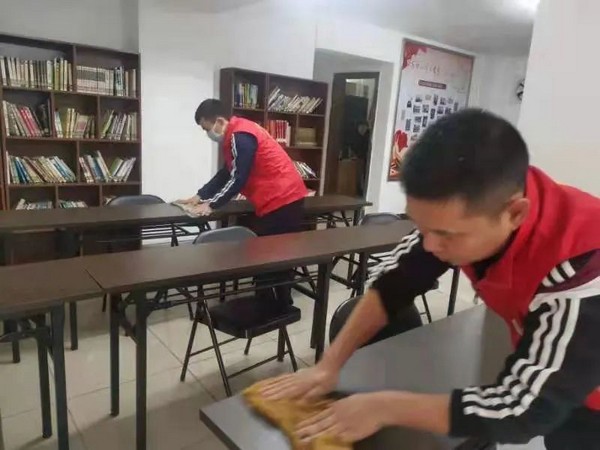 nEO_IMG_p14-学雷锋 _ 这，就是广东司法行政队伍的“雷锋”模样！ .jpg