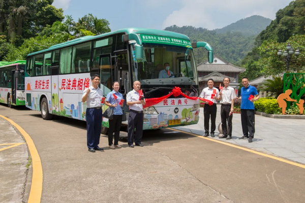 nEO_IMG_p5-民法典 _ 搭一趟车、学一路法，您的民法典专车发车了！.jpg