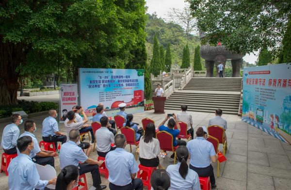 nEO_IMG_p4-民法典 _ 搭一趟车、学一路法，您的民法典专车发车了！.jpg
