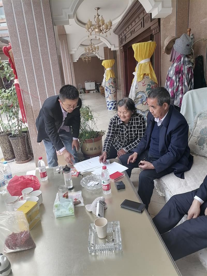甘南州临潭县公证处深入推进“我为群众办实事”实践活动1.jpg