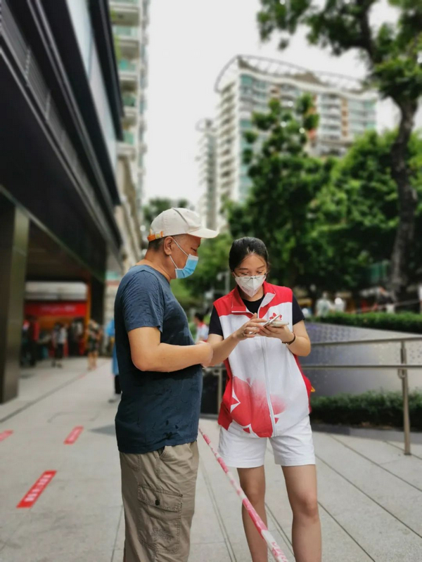 nEO_IMG_p4-无惧高温酷暑暴雨倾盆，广州司法行政人全力支援防疫战疫.jpg