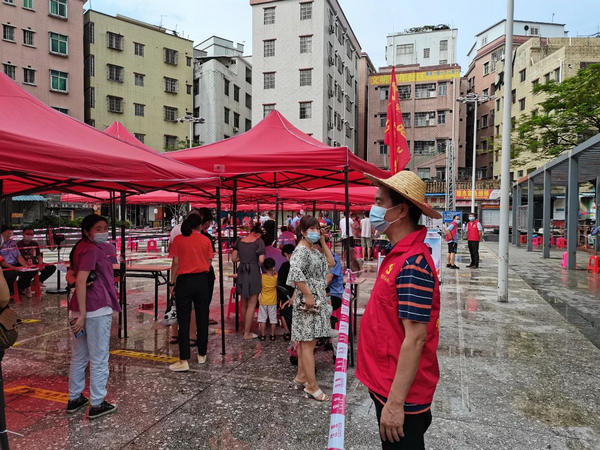 nEO_IMG_p16-无惧高温酷暑暴雨倾盆，广州司法行政人全力支援防疫战疫.jpg