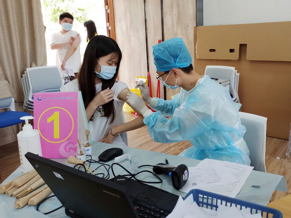 nEO_IMG_p8-党员当先锋 依法抗疫情 广东司法行政系统努力在防疫大考中交出亮丽答卷.jpg
