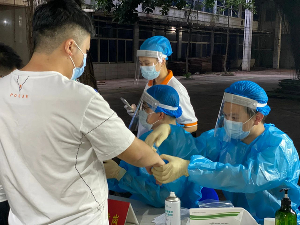 nEO_IMG_p9-党员当先锋 依法抗疫情 广东司法行政系统努力在防疫大考中交出亮丽答卷.jpg