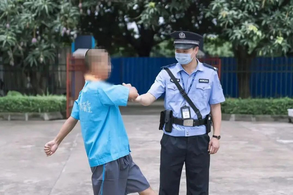 nEO_IMG_p5-6·26国际禁毒日丨“如果我不吸毒，可是人生真的有如果吗？”.jpg
