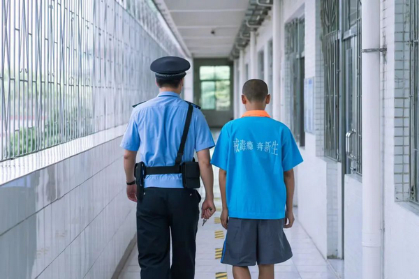 nEO_IMG_p6-6·26国际禁毒日丨“如果我不吸毒，可是人生真的有如果吗？”.jpg