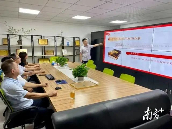 nEO_IMG_p1-发挥“五大作用”，打造佛山市“五个一流”法治化环境.jpg